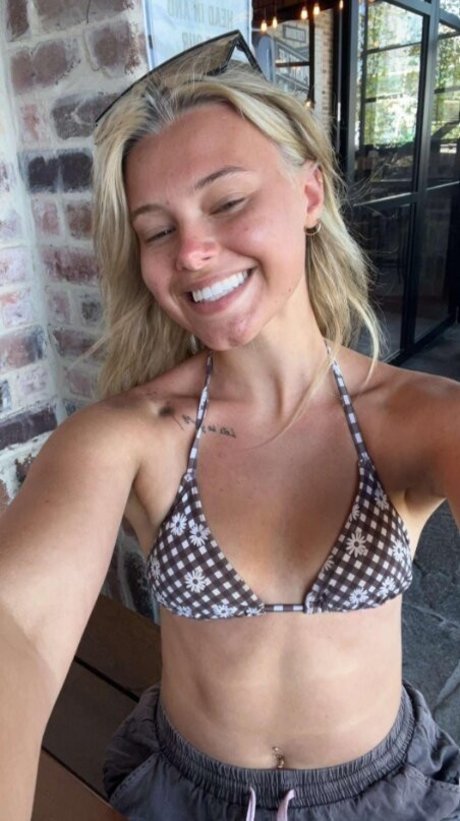 Rory Eliza model hot photo