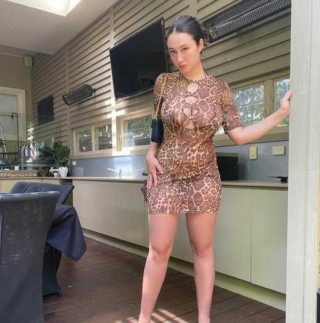 Issy H model high quality images