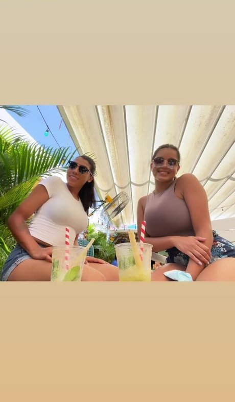 makeup artist onlyfans adult pic