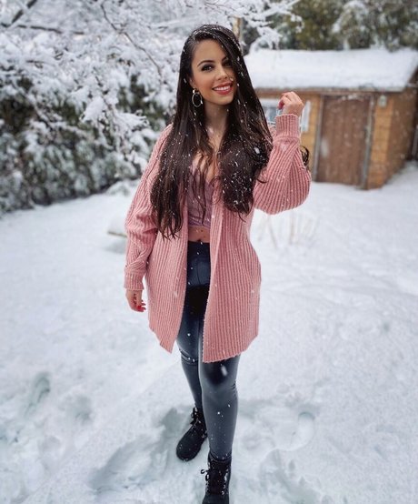 makeup artist onlyfans erotic picture