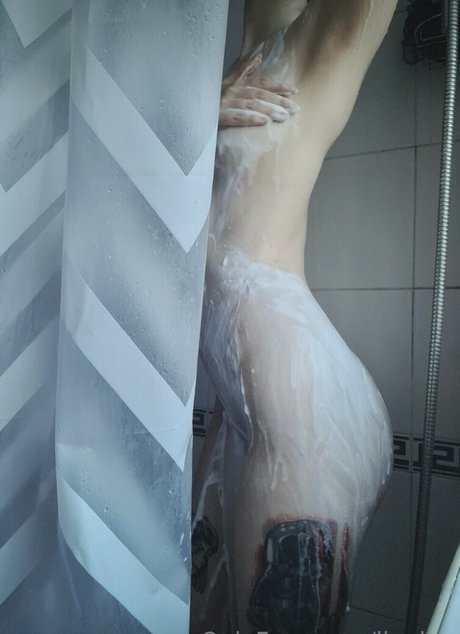 Louise Julie hd actress image