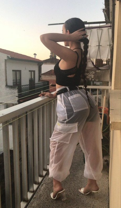 Claudia Vale naked star pics