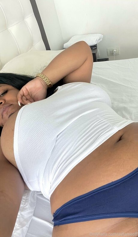 avfameoff model naked img