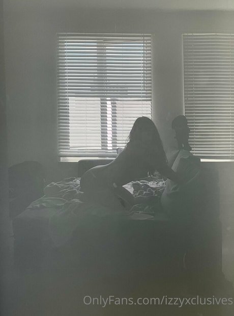 izzyxclusives pornstar erotic img