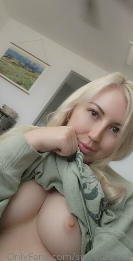 sweetastera naked model photo