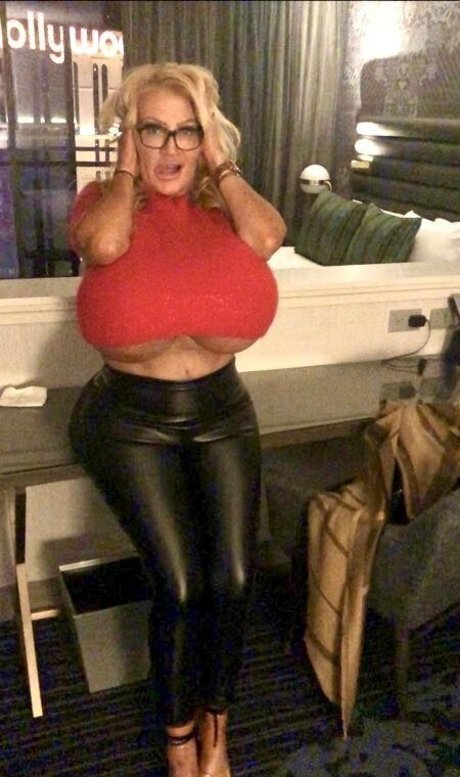 allegracolesworld star nude pictures