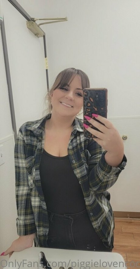 piggielovencock exclusive actress galleries