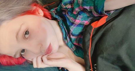 tsukidesfree erotic actress image