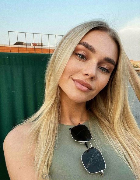 sandy mallrose nudes model picture