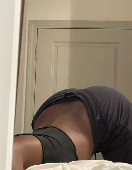 dommevaay naked model pics