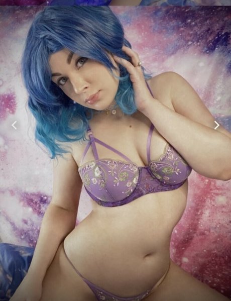 Sarah Fong star erotic photo