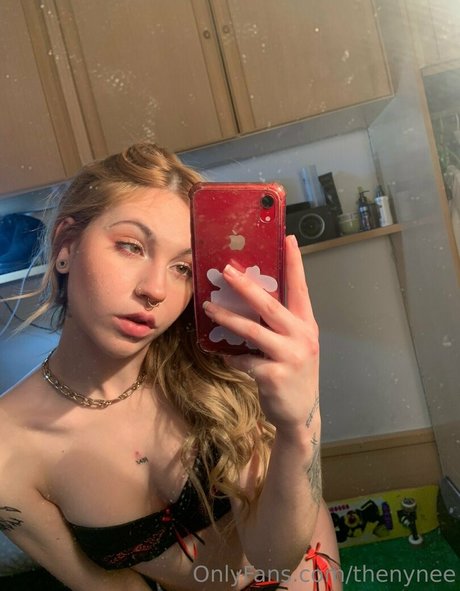 thenynee model adult pics