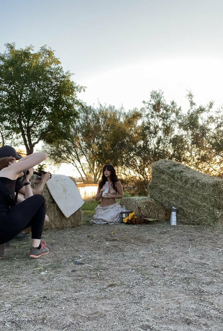 Reedsuicide nude model archive