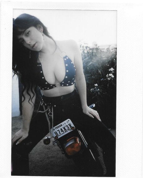 Reedsuicide nude actress image