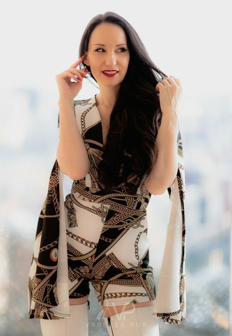 Miss Vanessa Pur sexy model gallery