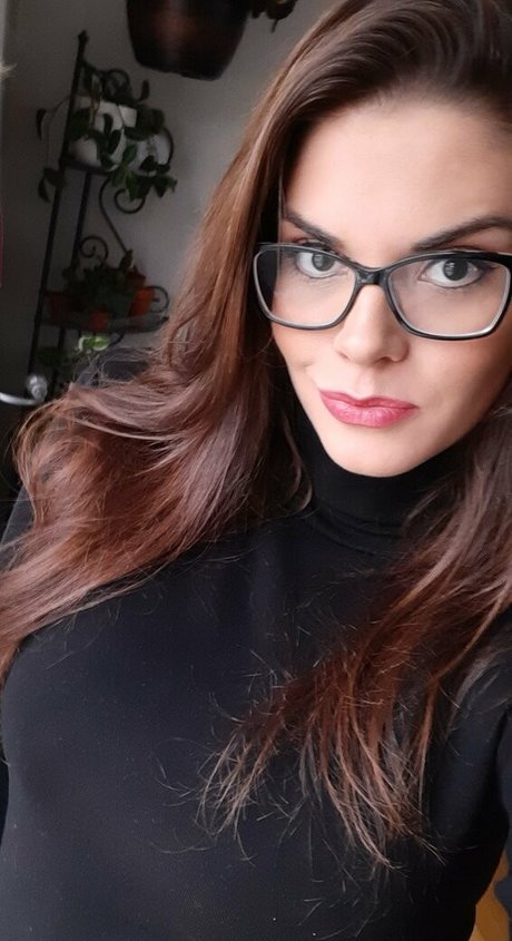 stepdaughter onlyfans free nude pic