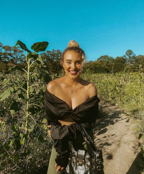 milf strip onlyfans sexy photo