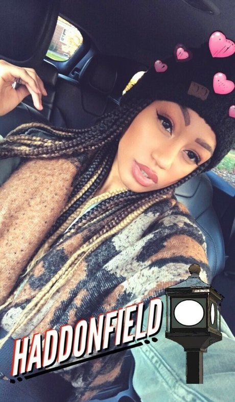 Nia Simone star art pics