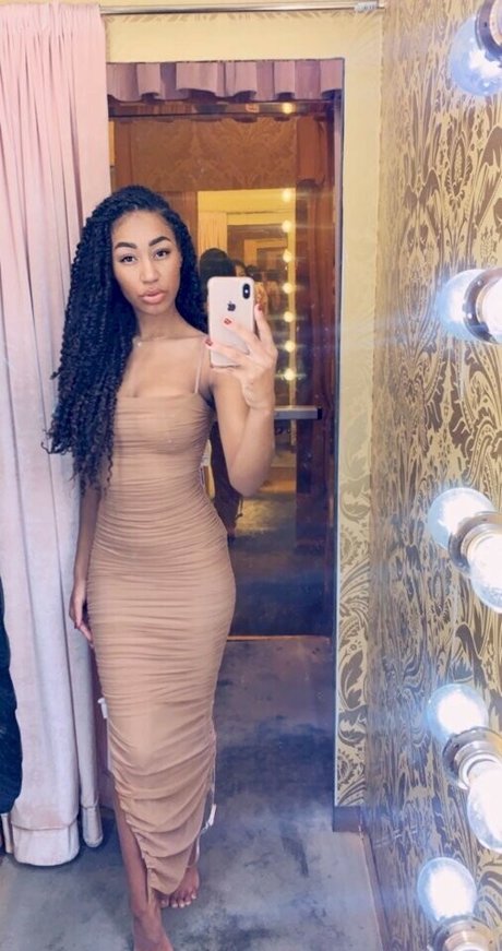 Nia Simone sex star galleries