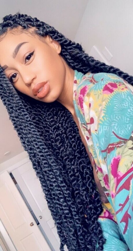 Nia Simone beautiful model pictures