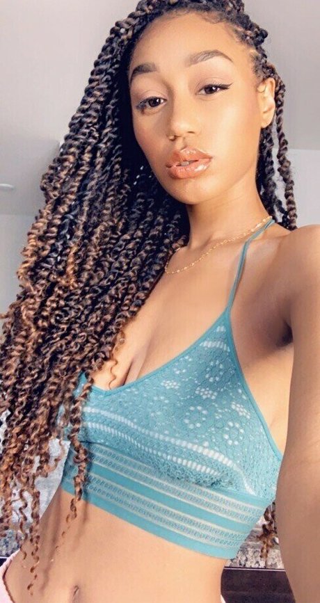 Nia Simone model top gallery