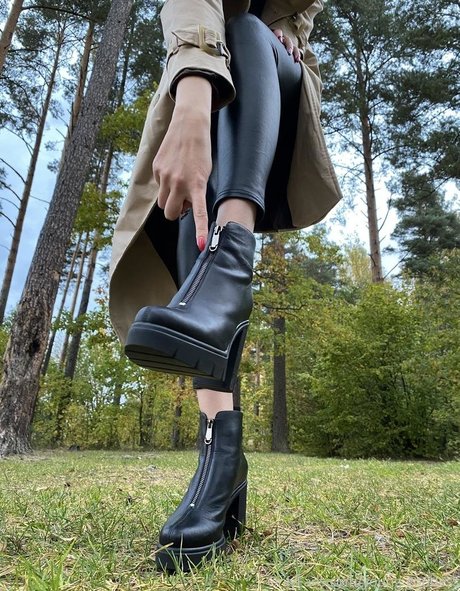 young goddess model nudes archive