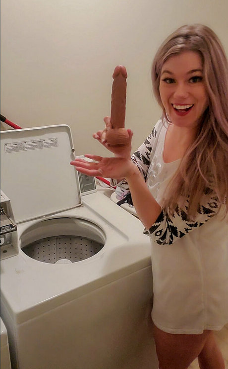 ms miri nudes model photo