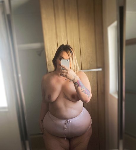 luxxxstone model hot images