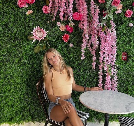 shemale fucks girl onlyfans naked pics