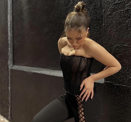 Ava Kolker naked model pics