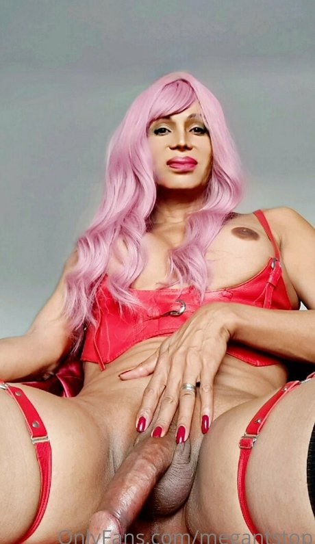 megantstop model sexy pic