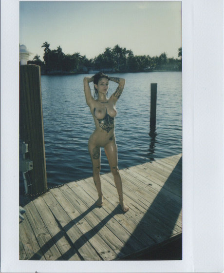 Lavishsuicide model erotic picture