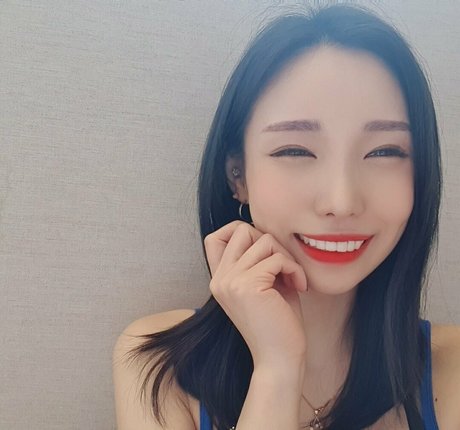 yeseul model sexy images