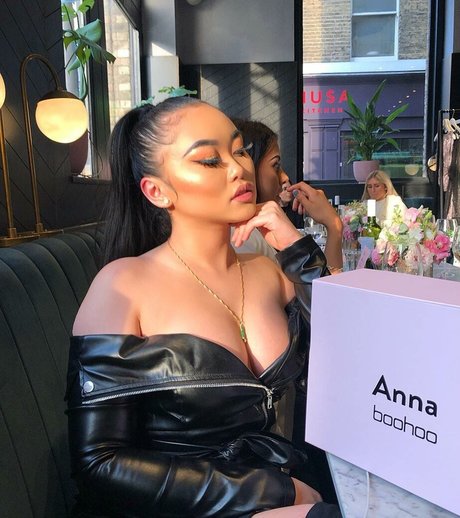 annouveauriche model sexy pictures