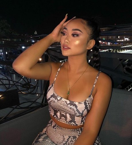 annouveauriche hot star pic