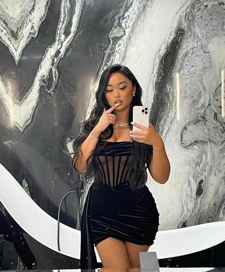 annouveauriche adult star img