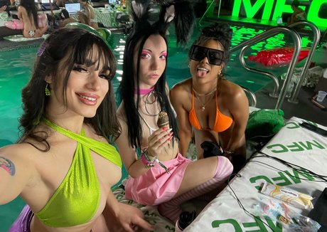 Itsivyblue model pornographic image