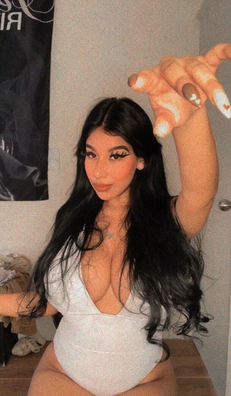 amywinos10 star top picture