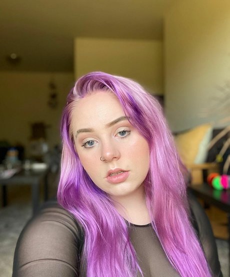 Manic Stoner sexy model galleries