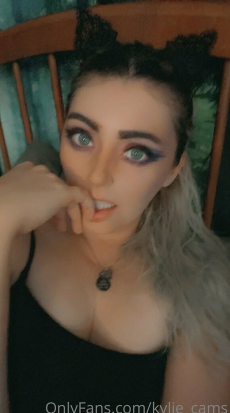 kylie cams nudes model img