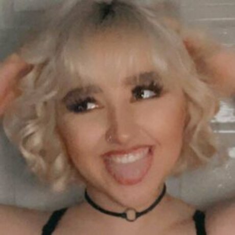 vladdrac__ beautiful model pic