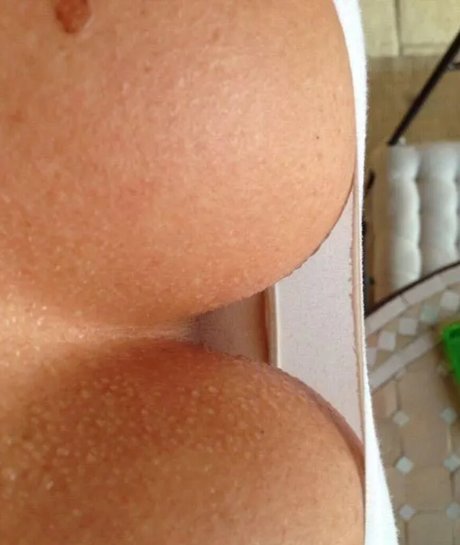 tiny asian onlyfans erotic image