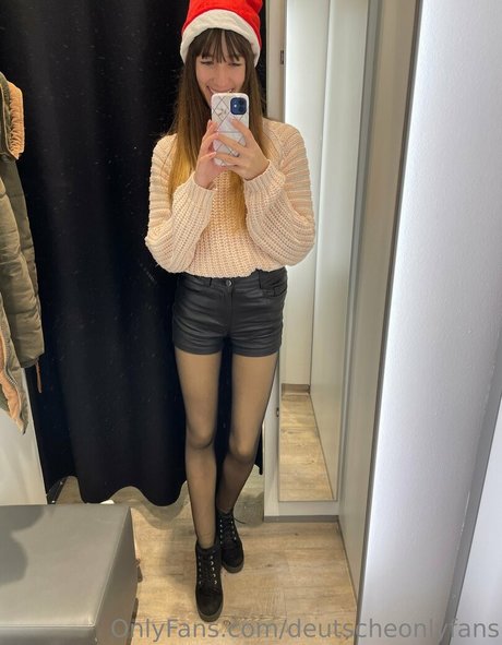 chubby goth onlyfans adult pictures