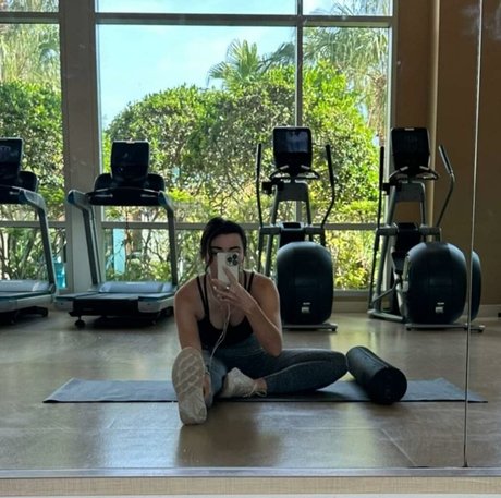 Brett Cooper naked model images