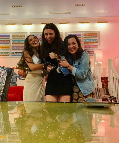 Brett Cooper hd actress img