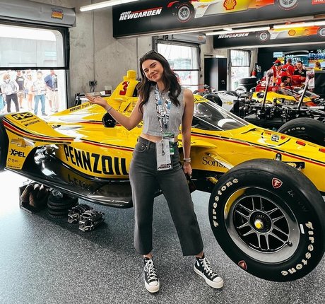 Brett Cooper naked actress pic