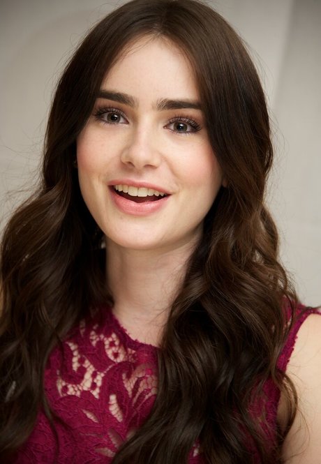Lily Collins pretty model pictures