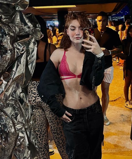 curvy shemale onlyfans hot naked pic