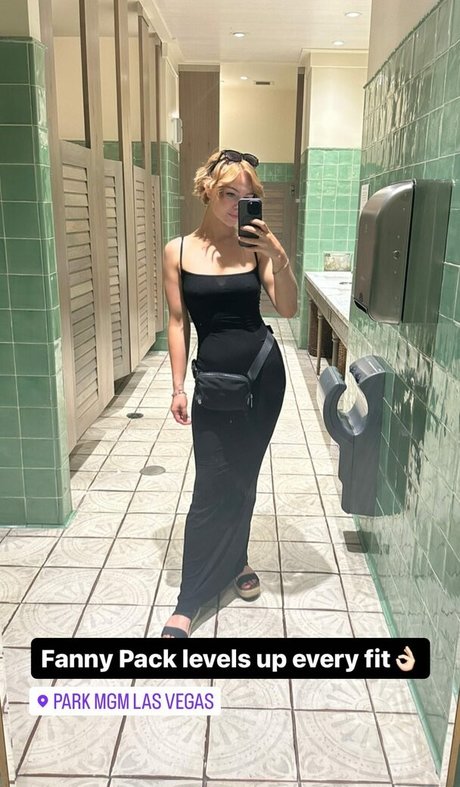 KallMeKris adult model pics