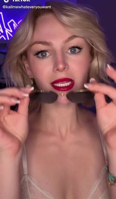 lesbian fingering onlyfans adult images